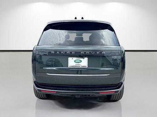 Belgravia Green Metallic 2025 Land Rover Range Rover P400 SE