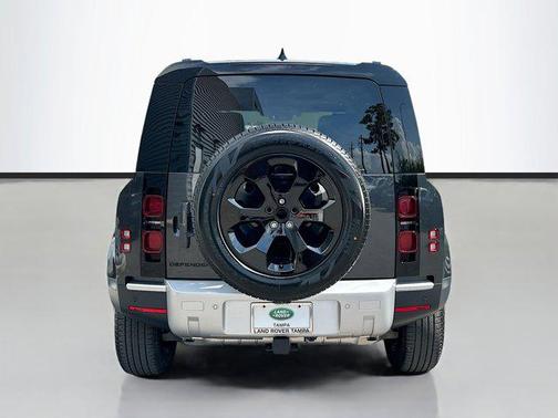 2025 Land Rover Defender 110 P400 X