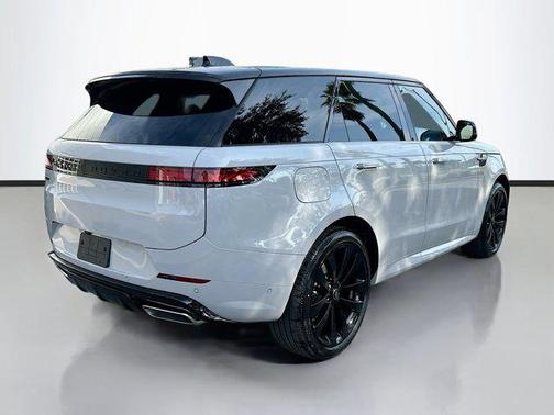2025 Land Rover Range Rover Sport SE