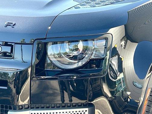 2025 Land Rover Defender 110 P300