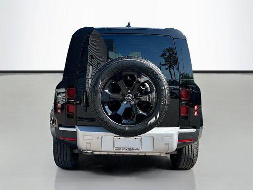 2025 Land Rover Defender 110 P300