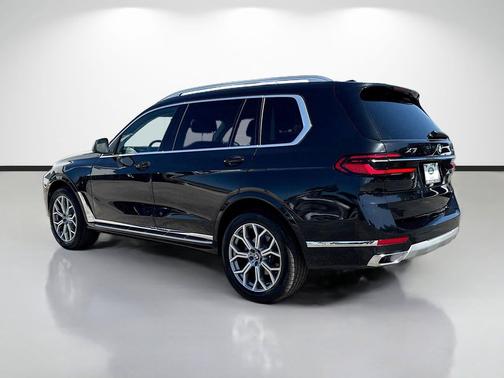 Black Sapphire Metallic 2026 BMW X7 xDrive40i