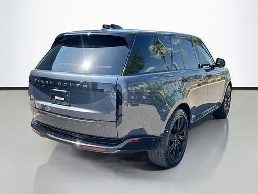 2025 Land Rover Range Rover P550e SE