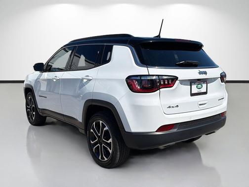 Bright White Clearcoat 2023 Jeep Compass Limited
