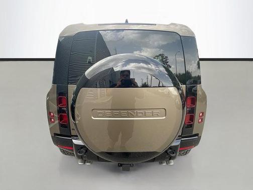 2025 Land Rover Defender 110 P500 X-Dynamic SE