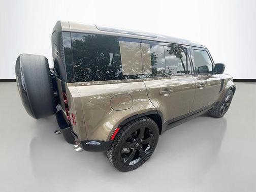 2025 Land Rover Defender 110 P500 X-Dynamic SE