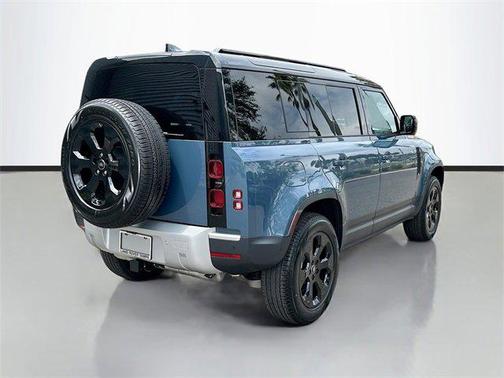 2025 Land Rover Defender 110 P300