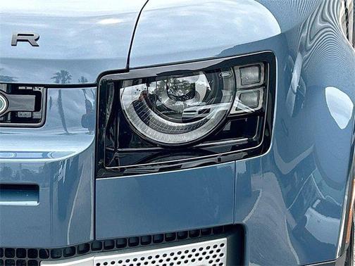 2025 Land Rover Defender 110 P300
