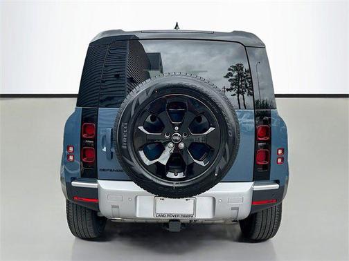2025 Land Rover Defender 110 P300
