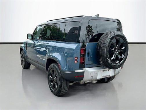2025 Land Rover Defender 110 P300
