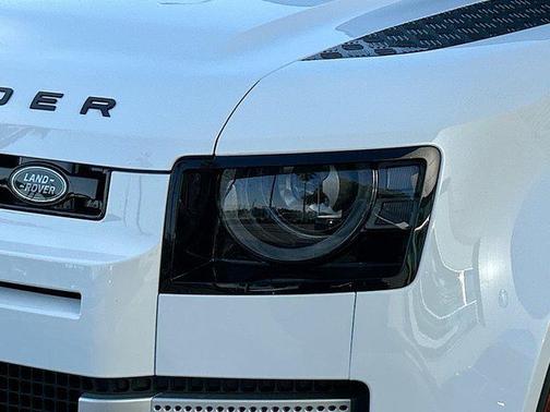 2025 Land Rover Defender 110 P300