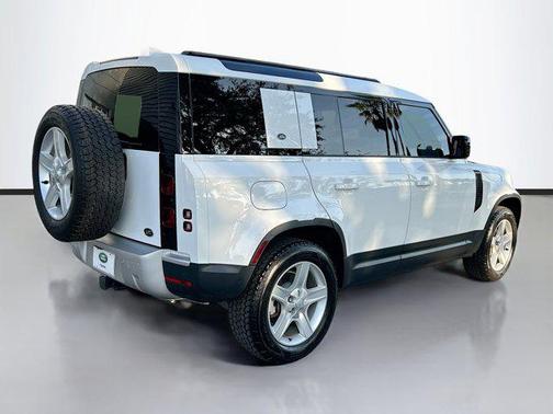 2023 Land Rover Defender 110 SE