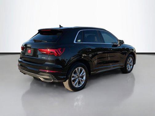 2024 Audi Q3 Premium 45 TFSI S line quattro Tiptronic