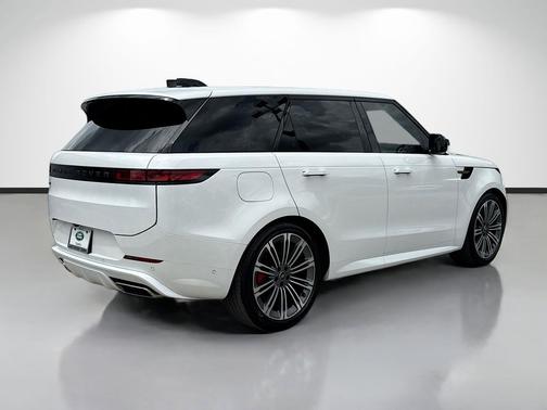 Fuji White 2025 Land Rover Range Rover Sport SE