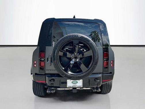 2025 Land Rover Defender 110 P500 X-Dynamic SE