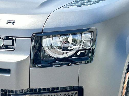 2025 Land Rover Defender 110 P500 X-Dynamic SE