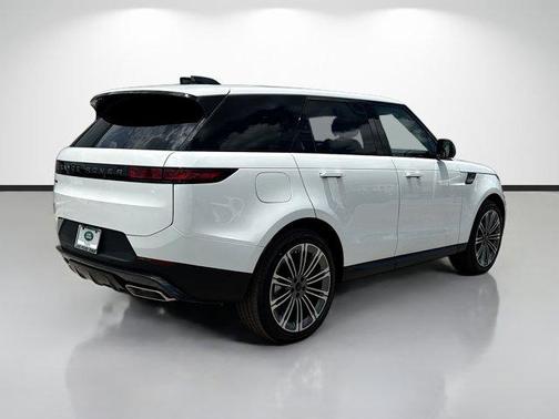 Fuji White 2026 Land Rover Range Rover Sport SE