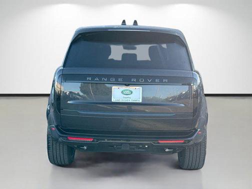 Carpathian Grey Premium Metallic 2026 Land Rover Range Rover P400 SE 7 Seat