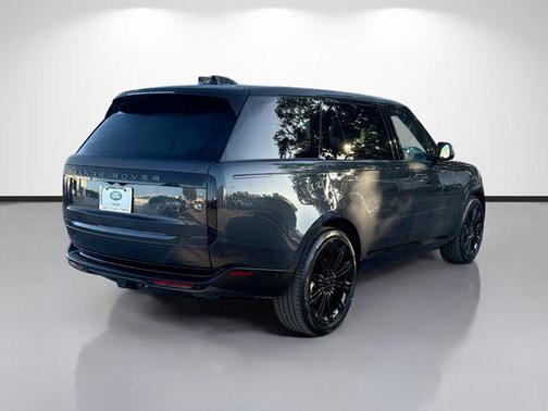 Carpathian Grey Premium Metallic 2026 Land Rover Range Rover P400 SE 7 Seat