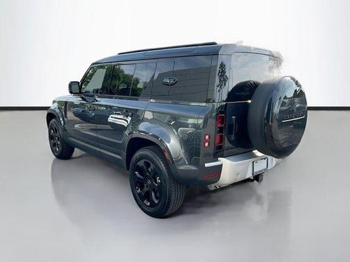 2025 Land Rover Defender 110 P300