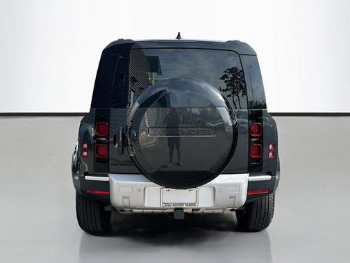 2025 Land Rover Defender 110 P300