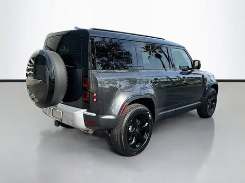 2025 Land Rover Defender 110 P300