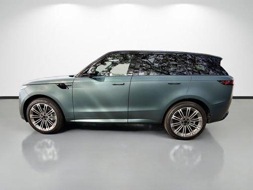 Giola Green Metallic 2026 Land Rover Range Rover Sport SE