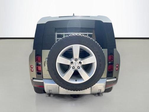 2024 Land Rover Defender 110 P500 SE