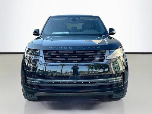 2025 Land Rover Range Rover P530 SE