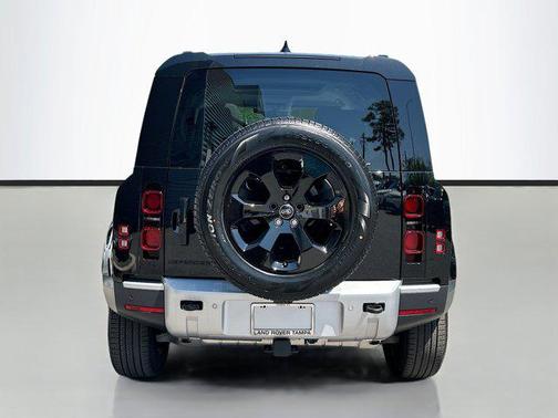 2025 Land Rover Defender 110 P300