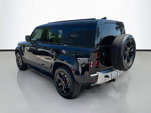 2025 Land Rover Defender 110 P300