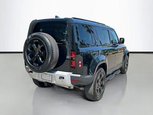 2025 Land Rover Defender 110 P300