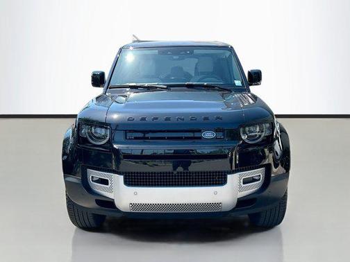 2025 Land Rover Defender 110 P300