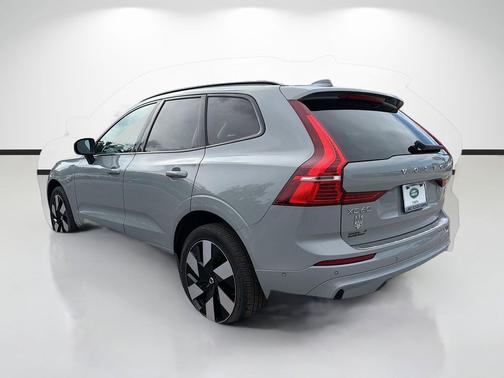 Vapour Grey Metallic 2024 Volvo XC60 Recharge Plug-In Hybrid T8 Plus Dark Theme