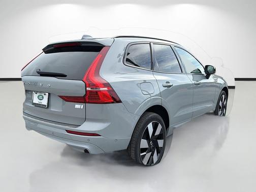 Vapour Grey Metallic 2024 Volvo XC60 Recharge Plug-In Hybrid T8 Plus Dark Theme