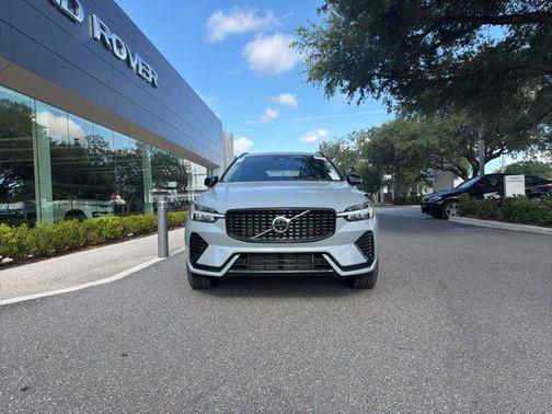 Vapour Grey Metallic 2024 Volvo XC60 Recharge Plug-In Hybrid T8 Plus Dark Theme