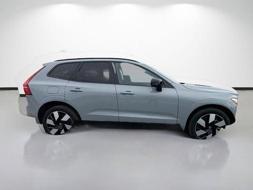 Vapour Grey Metallic 2024 Volvo XC60 Recharge Plug-In Hybrid T8 Plus Dark Theme