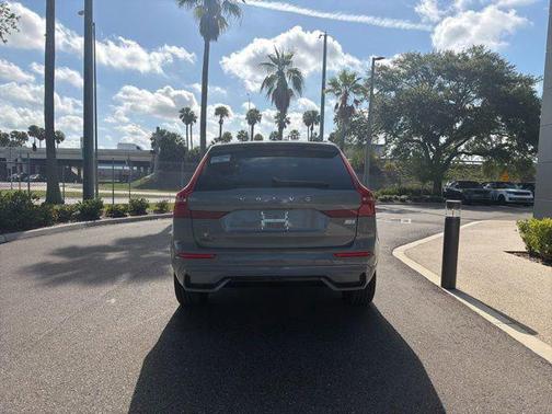 Vapour Grey Metallic 2024 Volvo XC60 Recharge Plug-In Hybrid T8 Plus Dark Theme
