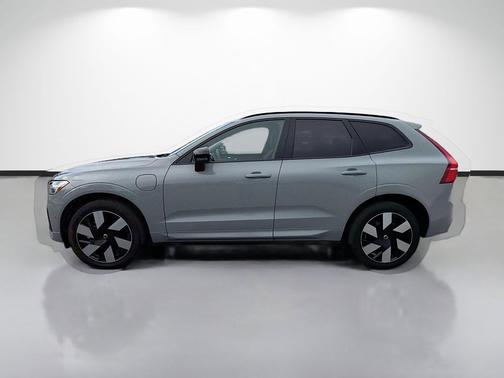 Vapour Grey Metallic 2024 Volvo XC60 Recharge Plug-In Hybrid T8 Plus Dark Theme