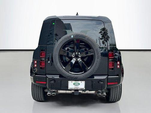 2025 Land Rover Defender 110 P500 X-Dynamic SE