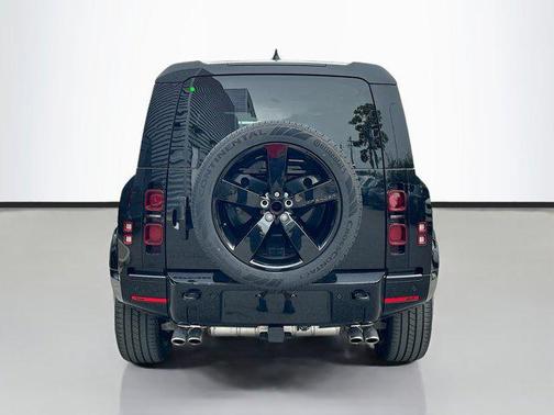 2025 Land Rover Defender 110 P500 X-Dynamic SE