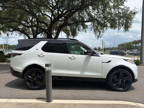 Fuji White 2025 Land Rover Discovery P360 Dynamic SE