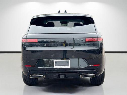 Santorini Black Metallic 2026 Land Rover Range Rover Sport SE