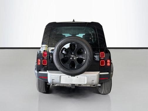 2025 Land Rover Defender 110 P400 S