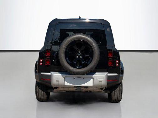 2025 Land Rover Defender 110 P400 S