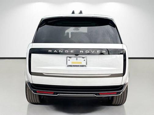 Ostuni Pearl White Premium Metallic 2026 Land Rover Range Rover P400 SE 7 Seat