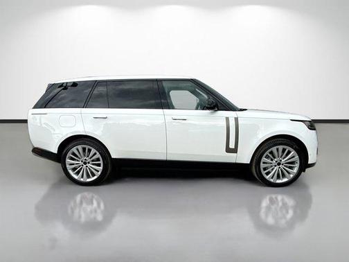 Ostuni Pearl White Premium Metallic 2026 Land Rover Range Rover P400 SE 7 Seat