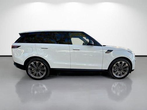 2026 Land Rover Range Rover Sport SE