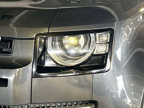 2025 Land Rover Defender 110 P300