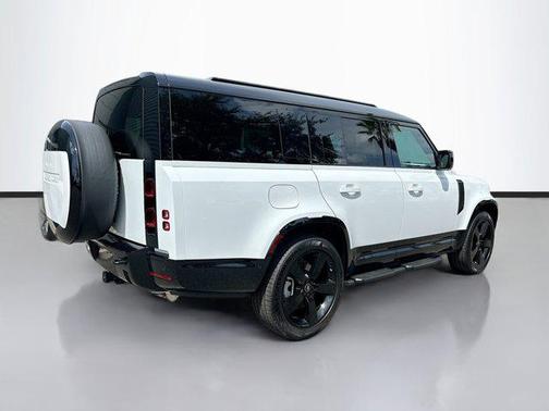2025 Land Rover Defender 130 P400 X-Dynamic SE